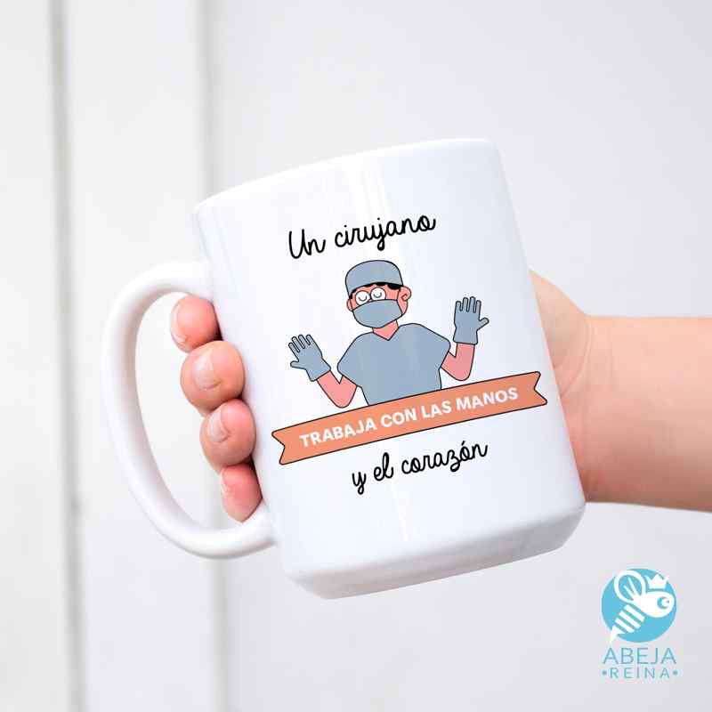 taza-un-cirujano-trabaja-con-las-manos-y-el-corazon