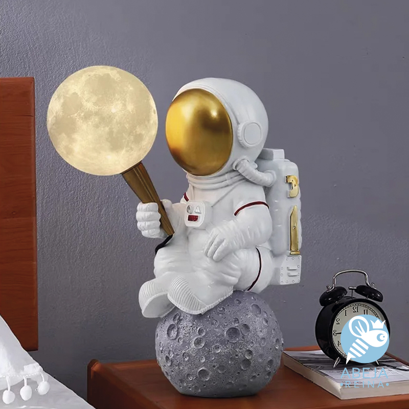 Lámpara-de-mesa-diseño-astronauta1