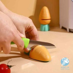Afilador de cuchillos en forma de zanahoria