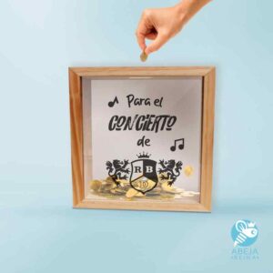 Alcancía de pino 'para el concierto de RBD'