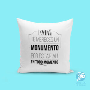 Cojín personalizado 'Te mereces un monumento por estar ahí en todo momento'