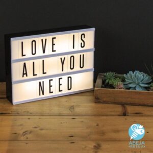 Pizarra led con letras cambiables