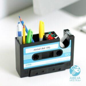 Portalapiceros retro con forma de cassette