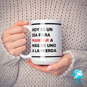 Taza 'Hoy es un día para mandar a más de uno a la mierda'