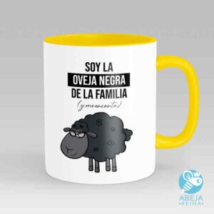 Taza 'Soy la oveja negra de mi familia'