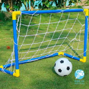 Arco de futbol con pelota